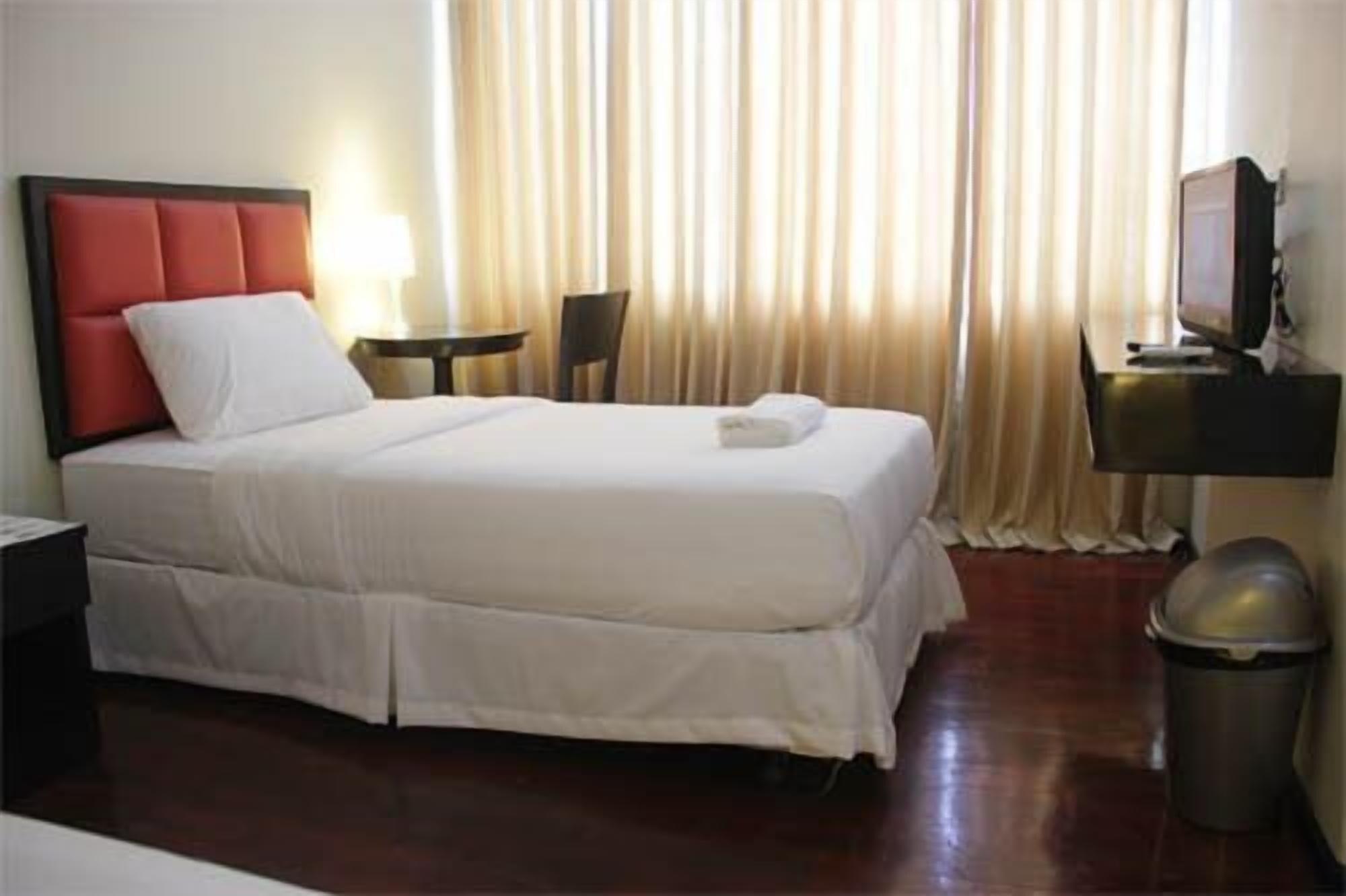 Arabelle Suites Тагбиларан Сити Екстериор снимка