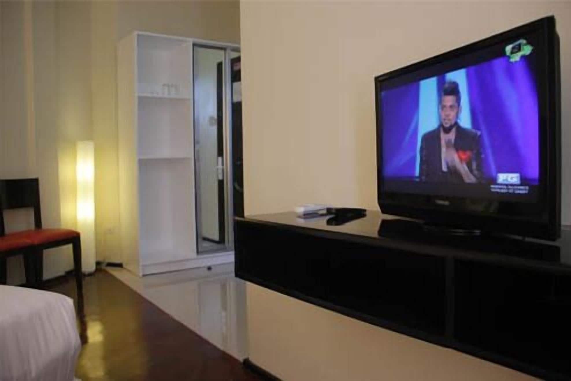 Arabelle Suites Тагбиларан Сити Екстериор снимка