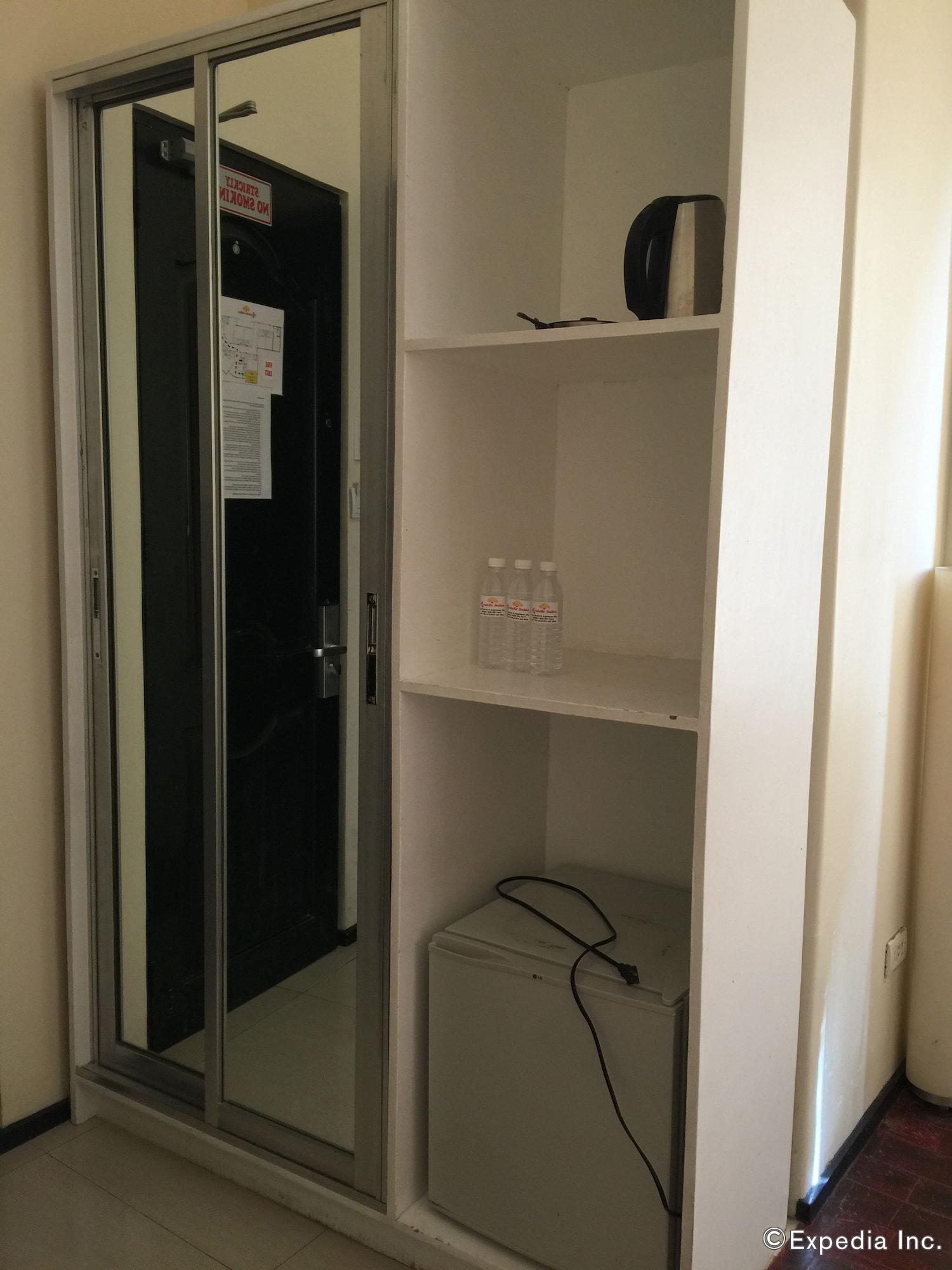 Arabelle Suites Тагбиларан Сити Екстериор снимка