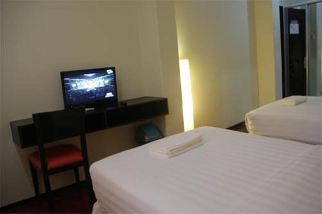 Arabelle Suites Тагбиларан Сити Стая снимка