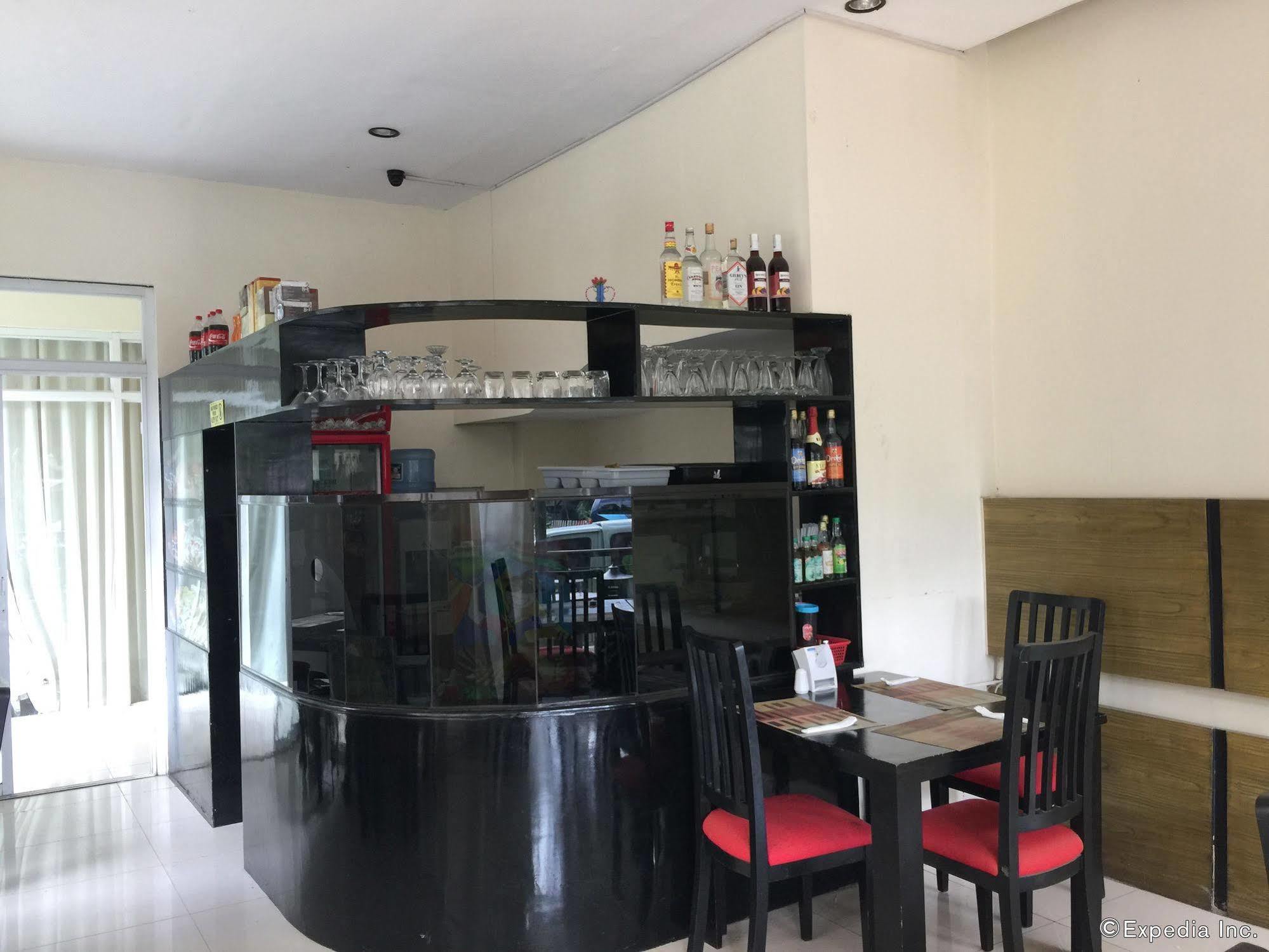 Arabelle Suites Тагбиларан Сити Екстериор снимка